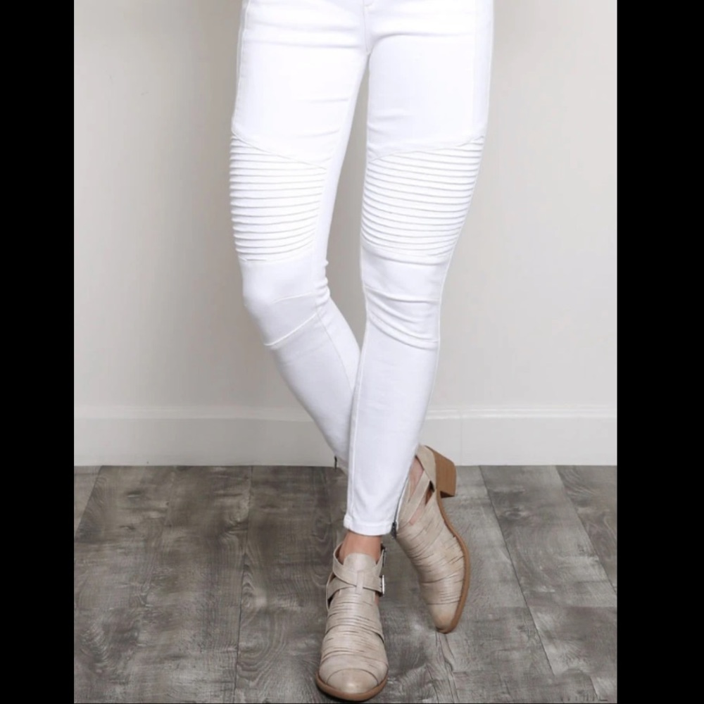 DESIGN LAB Skins White Pull On Moto Jeans. NWT